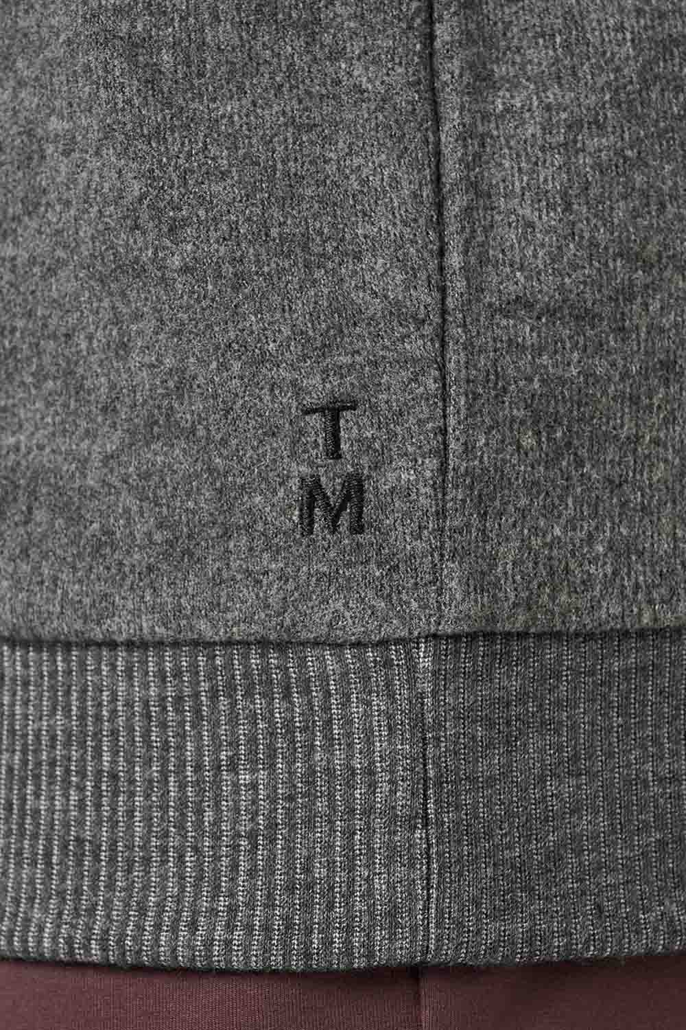 Travis Mathew - Social Club Brushed Crew - Heather Dk Grey - Logo Detail