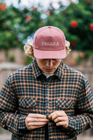 vissla-coast-lightweight-eco-flannel-black-model