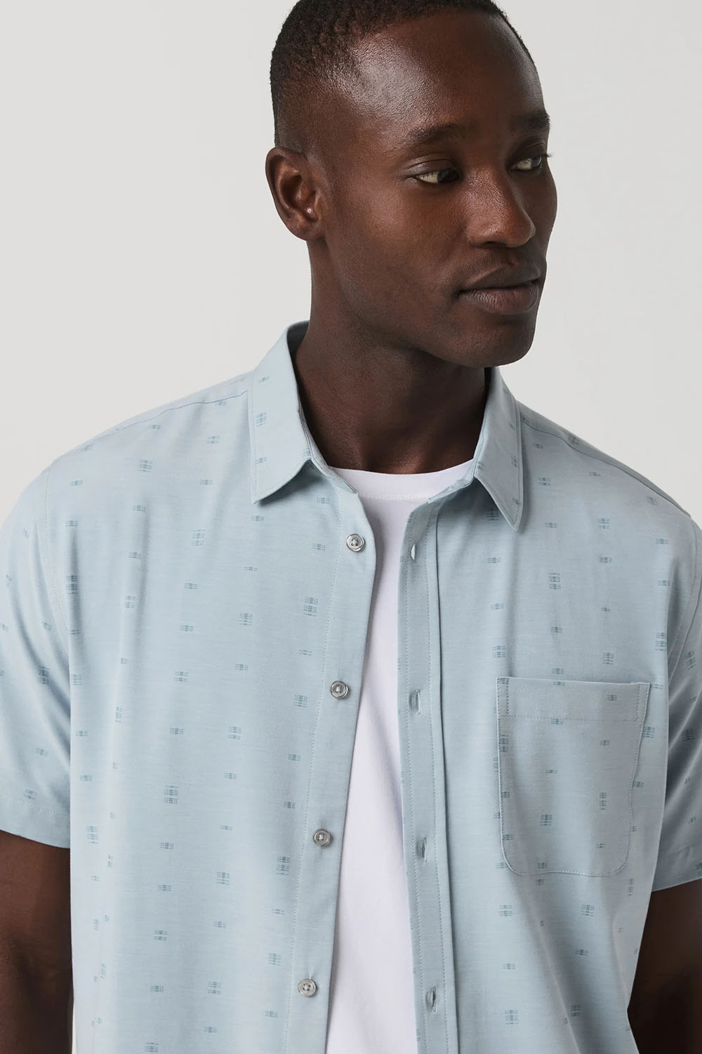 Vuori Bridge Button Down in Raindrop Stone — Collar detail view
