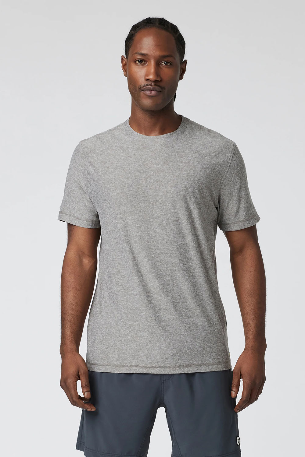 vuori-strato-tech-tee-heather-grey-front