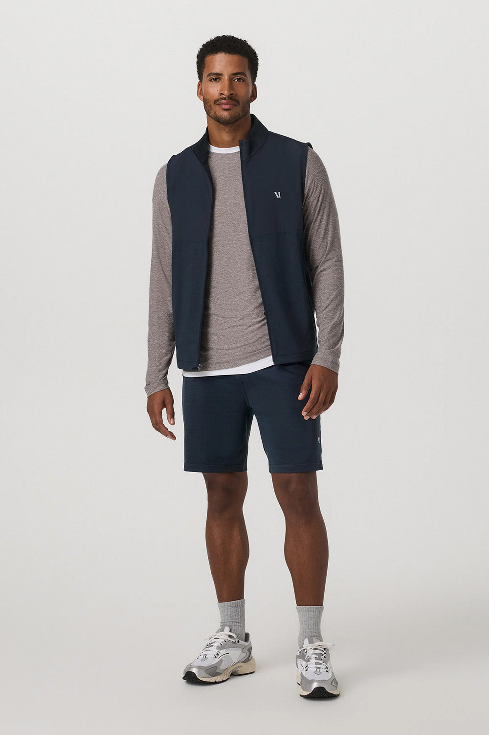 Vuori Sunday Performance Short in Ink Heather — Full-body view