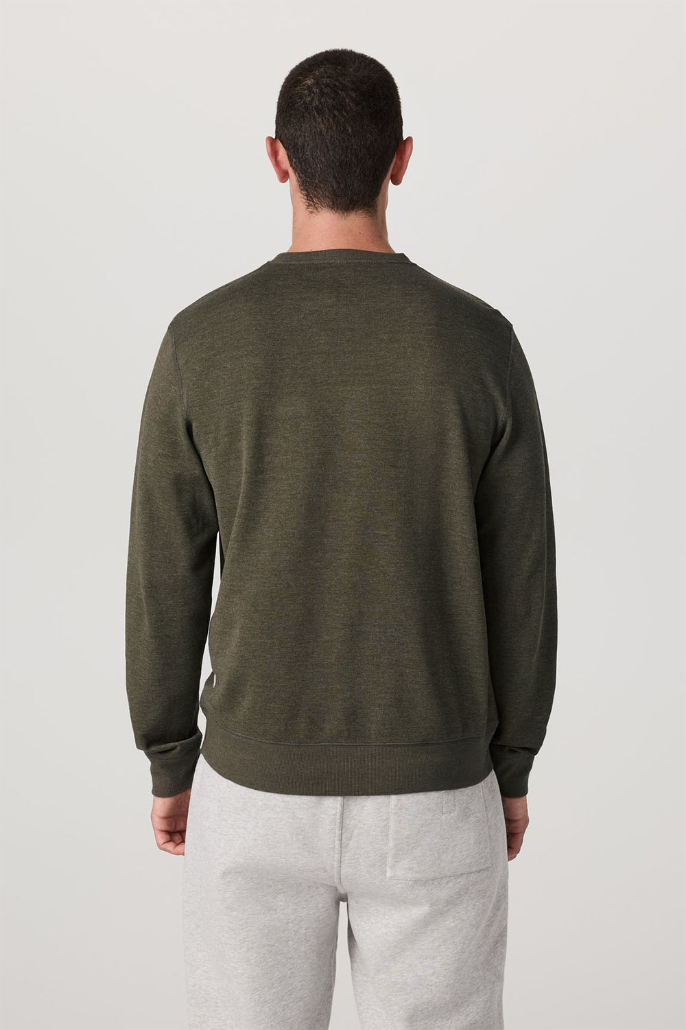 vuori jeffreys crew 2.0 olive heather back