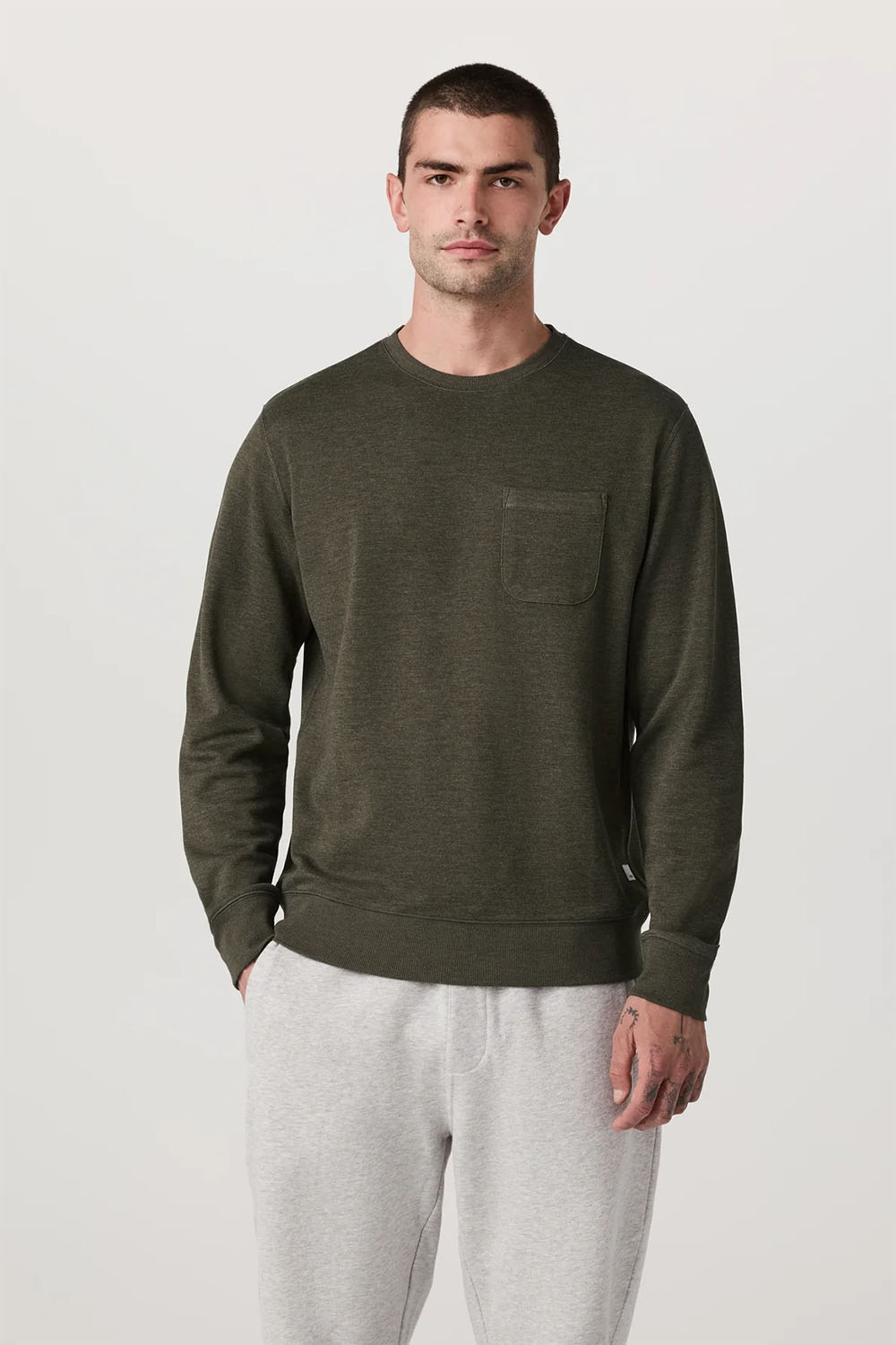 vuori jeffreys crew 2.0 olive heather front