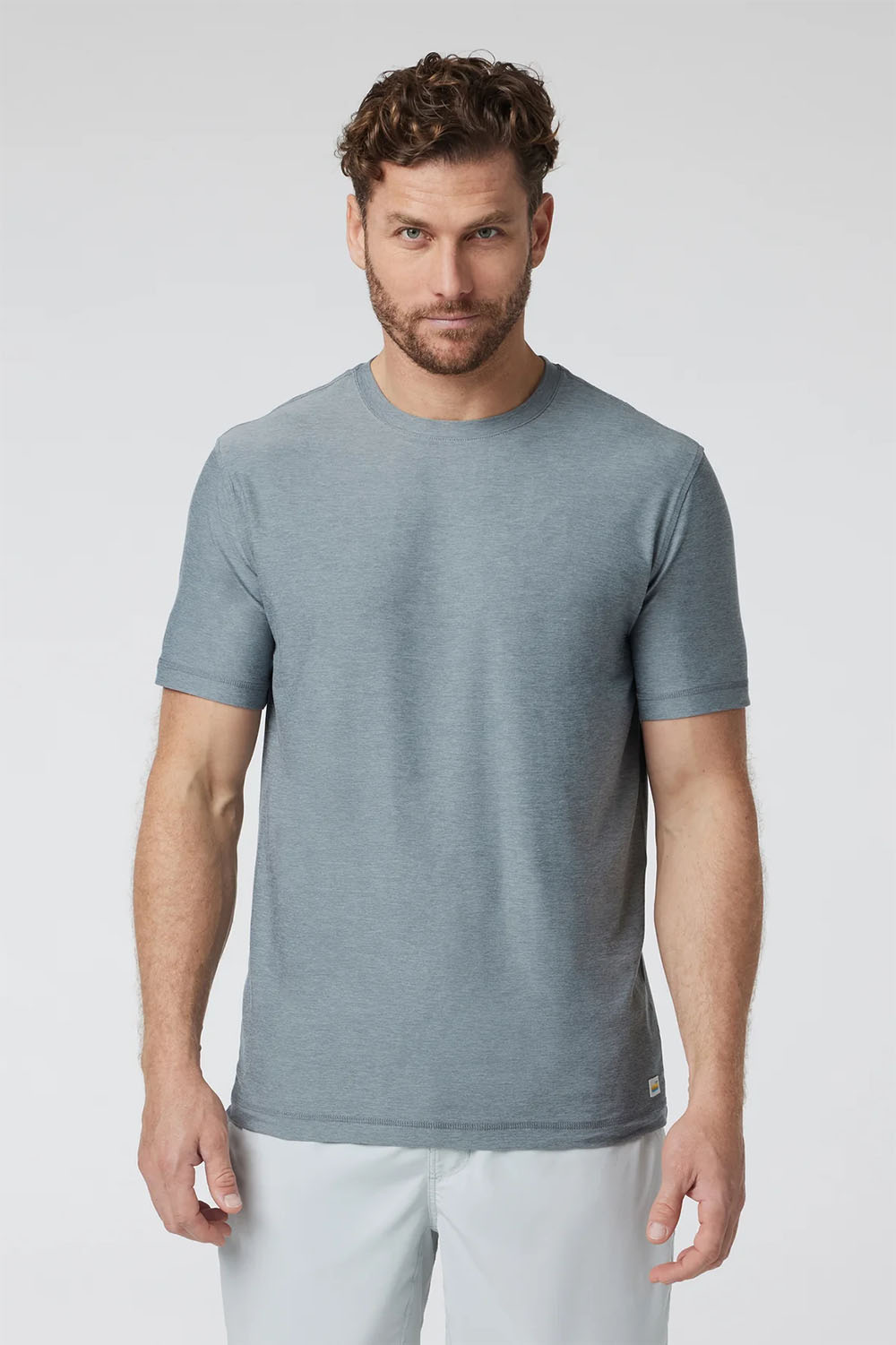 vuori strato tech tee dusty blue heather front