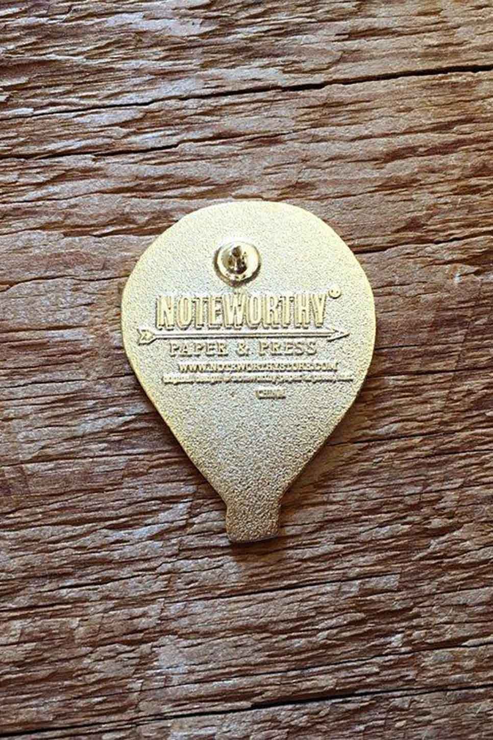 noteworthy-paper-and-press-hot-air-balloon-pin-back